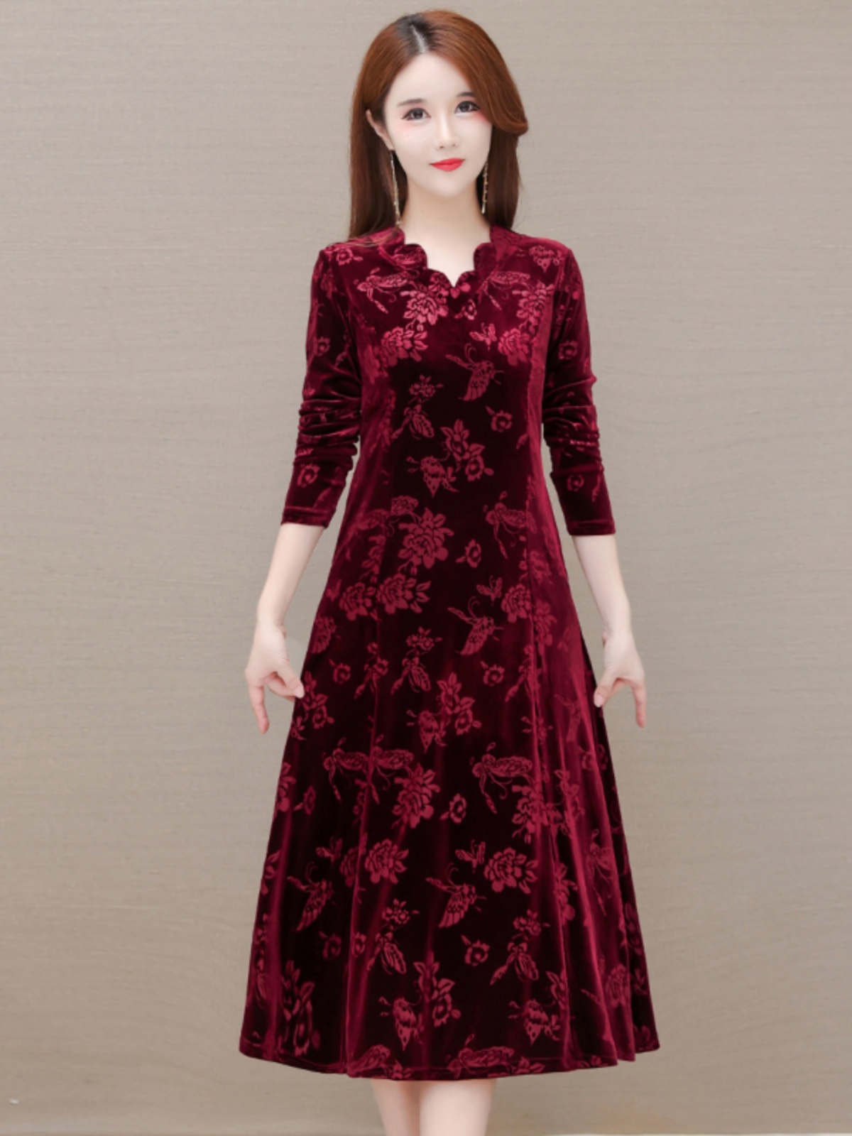 Women Fashion Over The Years - Gaun Beludru Elegan V-Neck Rok Midi
